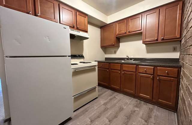 Beautiful First Floor 1 Bedroom Apartment Available at Kellywood Manor!  Call Today! photos photos