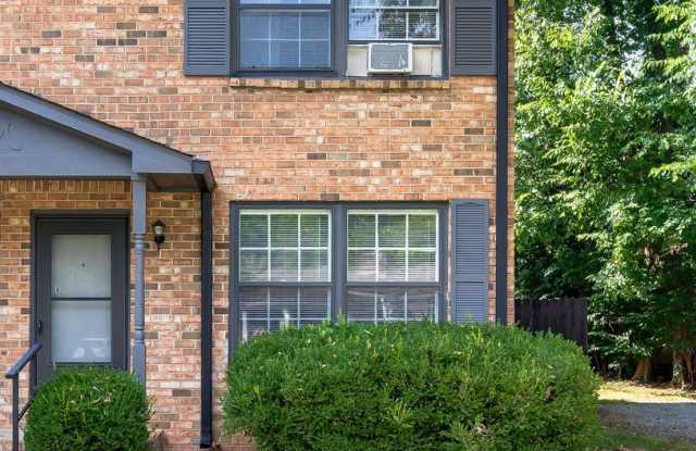 Awesome 2BE/1.5BA duplex in fantastic location in Nashville! photos photos