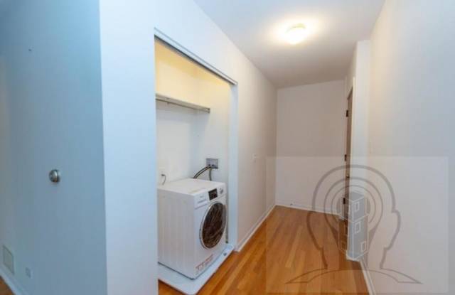 5222 West Belmont Avenue Gallery 3