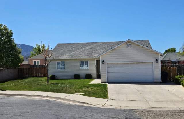 3 bed 2 bath single level Home, Pet friendly photos photos