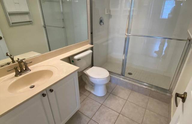 1100 Crestwood Ct S Gallery 4