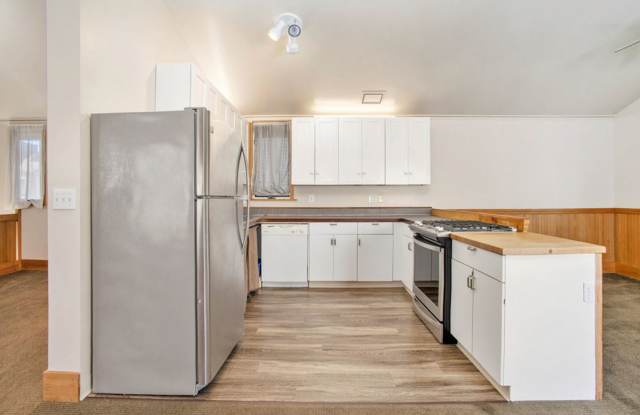 Lincoln Ave 1725 Gallery 3