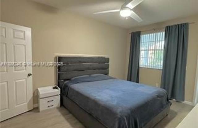 3155 NE 184th St photos photos