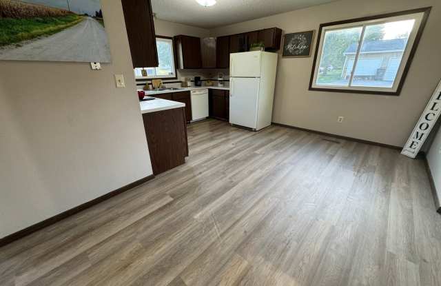3 bed, 1.5 bath duplex for rent in Cedar Falls AVAILABLE IMMEDIATELY Gallery 4