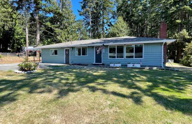 Spacious 3-Bedroom Home Near NAS Whidbey with Large Backyard photos photos
