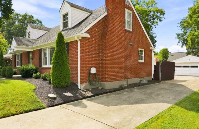 Classic St. Matthews Charm Meets Modern Living | 4 Bed, 2 Bath Gallery 4