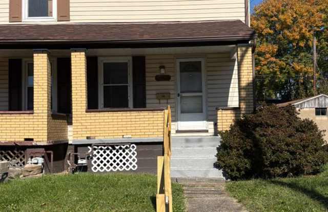 2 bedroom / 1 bath townhome on quiet street in Clairton Gallery 1