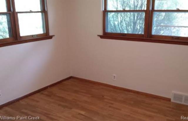 870 BARILANE Drive Gallery 4