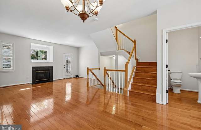 45553 READING Terrace Gallery 2