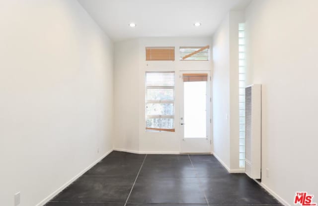 229 WINDWARD Avenue Gallery 3