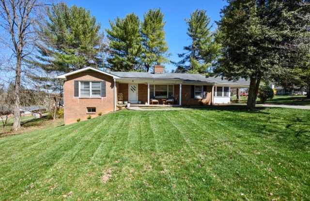 Charming Brick Ranch Home photos photos