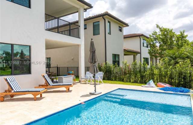 11826 SW 13th Ct Gallery 3