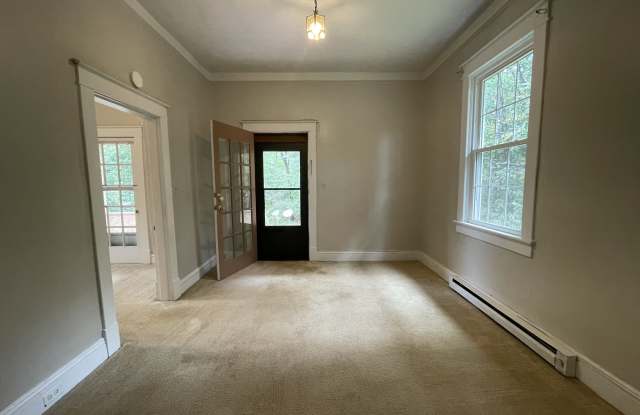 3723 South Amherst Highway - A Gallery 4