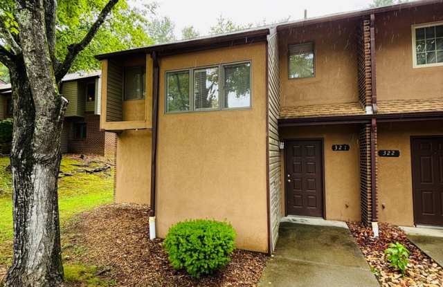 3 Bedroom 2.5 Bath Townhouse Gallery 3