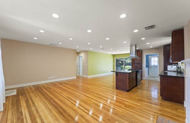 4433 Boston Avenue photos photos