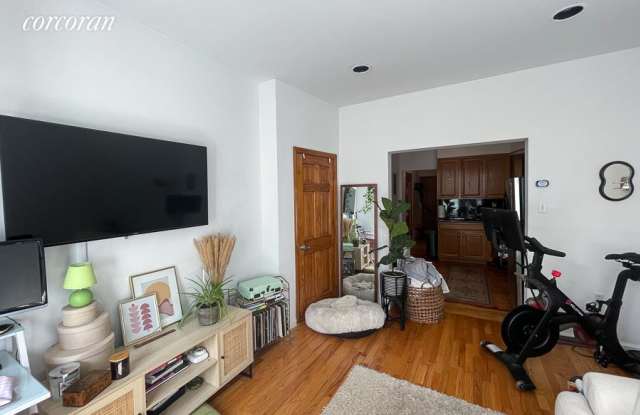 152 Columbus Avenue Gallery 2