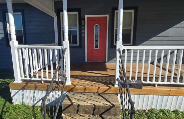 3 Bedroom House in Hopewell - 609 North 6th Avenue, Hopewell, VA 23860