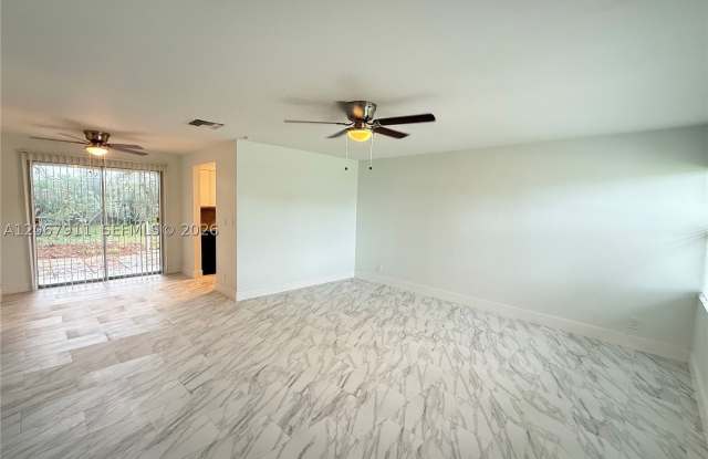 3558 Everglades Rd Gallery 2