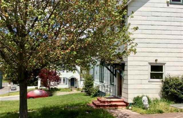 408 Messinger Street Gallery 2