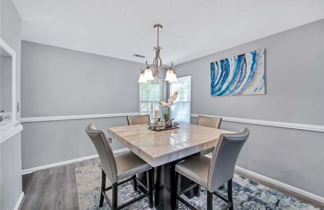 Beautiful 3-bed 2-bath Townhome Gallery 4