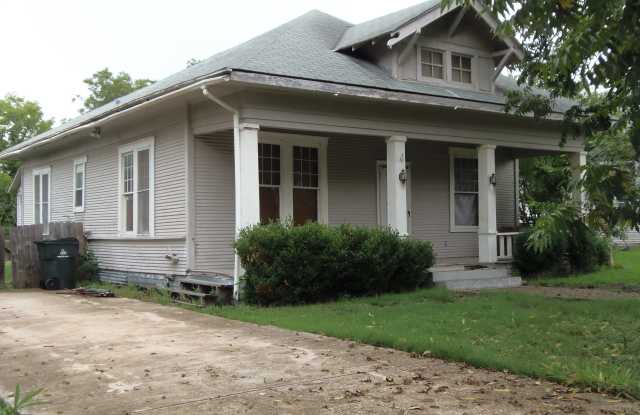 311 North Doak Street Gallery 2
