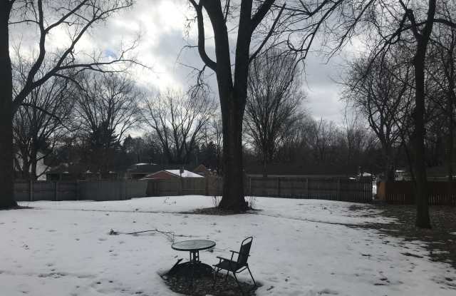 435 Niagara Lane N Gallery 2
