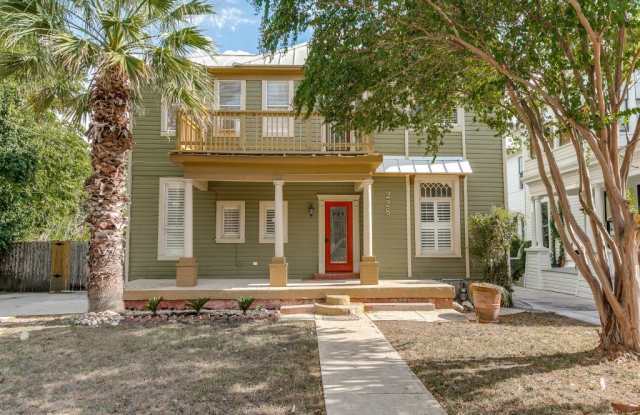 228 W woodlawn - 228 West Woodlawn Avenue, San Antonio, TX 78212