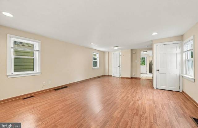 225 BROOK Street Gallery 2