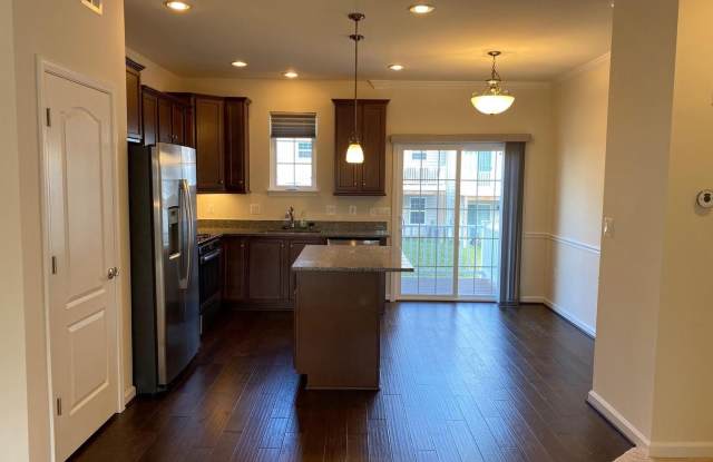 205 TREE LINE Drive Gallery 3