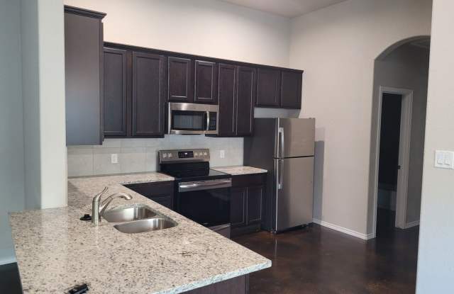 3/2 SEGUIN DUPLEX Gallery 2