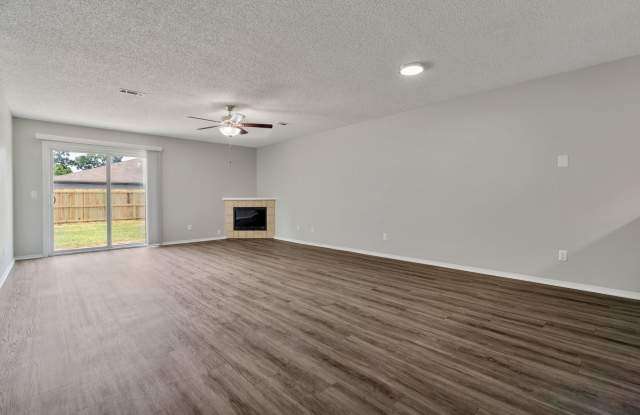 3 Bed 2 Bath duplex just minutes to I-49 Gallery 4