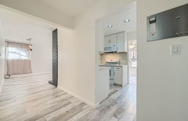 BEAUTIFUL 2 Bed 2 Bath Condo in Boulder- Available NOW! - 500 Manhattan Drive, Boulder, CO 80303