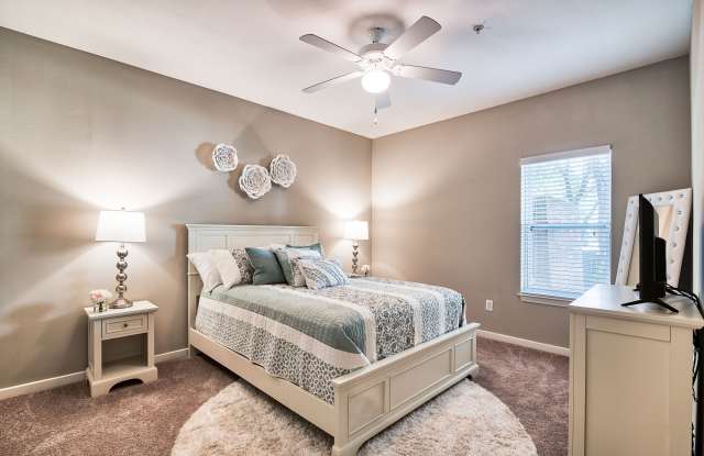Cypress Lake Apartments Gallery 2