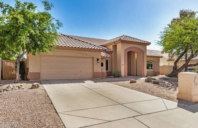 2226 N GENTRY -- photos photos