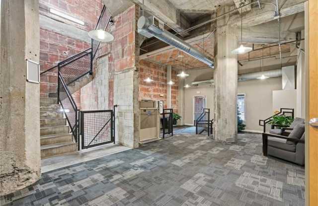 321 W 7th Street Gallery 4