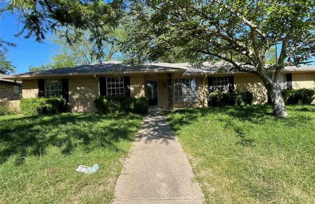 1112 Joanna Avenue - 1112 Joanna Avenue, DeSoto, TX 75115