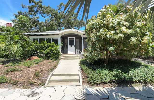 Charming 1925 Historic Home in Old Northeast Gallery 1
