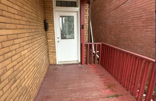 Spacious 4 Bedroom Home in Swissvale Gallery 4