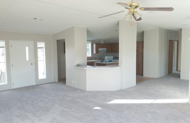 BIG 1,800 sq ft 3 Bedroom, 2 bath + office / den (could be a 4th bedroom) photos photos