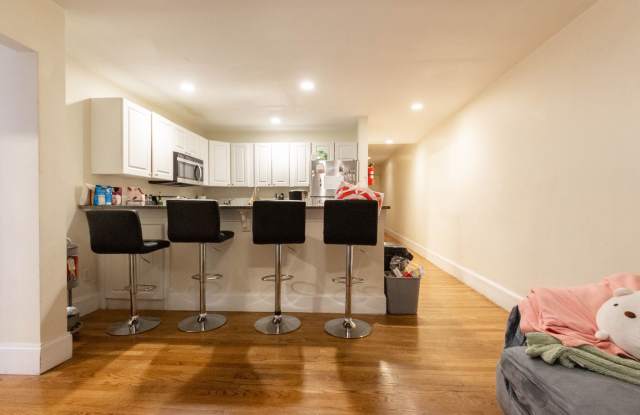 Brookline 3bed / 1bath near BU available September 2026 photos photos Brookline 3bed / 1bath near BU available September 2026 photos photos