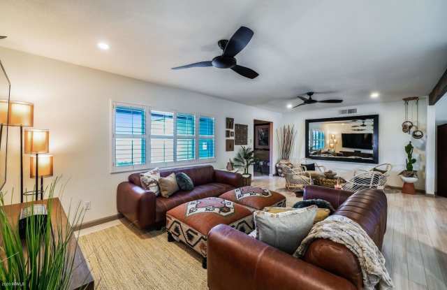 8249 E CHAPARRAL Road Gallery 4
