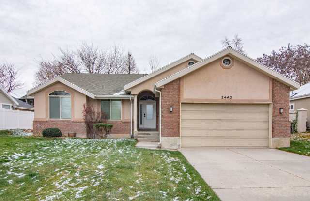 Bountiful Home w/ 2 Car Garage, EV Charger,  Updated Remodeling photos photos