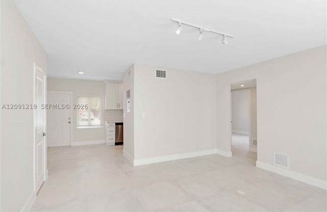 930 SW 24 Court Gallery 3