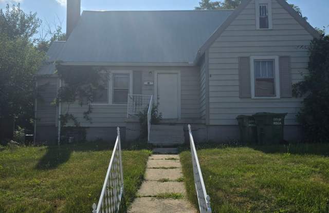 1803 N Oak St - 1803 North Oak Street, Rolla, MO 65401