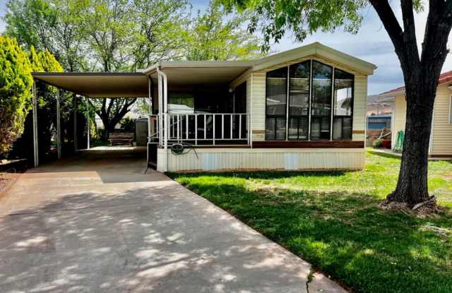Kings Row - 1 bed 1 Bath. Furnished! - 180 North 1100 East, Washington, UT 84780
