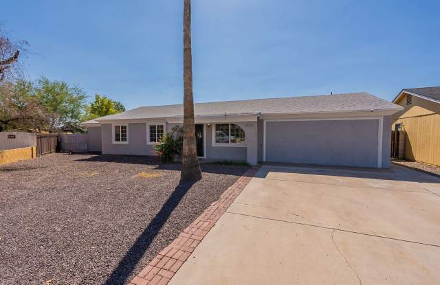 Ready to Move In - FIVE Bedrooms! - 3523 East Everett Drive, Phoenix, AZ 85032