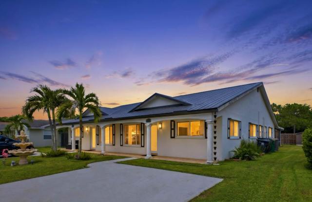 1320 RIVERSIDE Circle Gallery 2