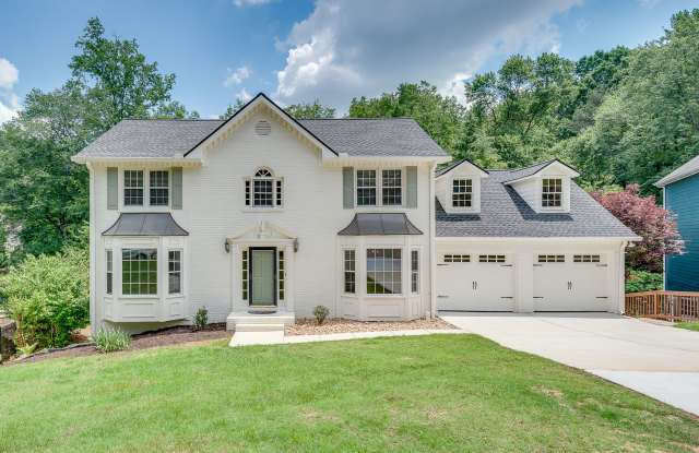 Gorgeous Fully Restored 4/2.5 w/ Finished Basement & Amazing Backyard! Gallery 4