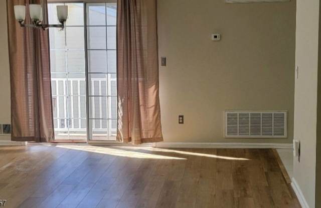 140 Potomac Dr Gallery 4