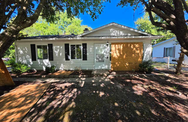 FOR RENT – SPACIOUS 4 BEDROOM HOUSE! Gallery 1
